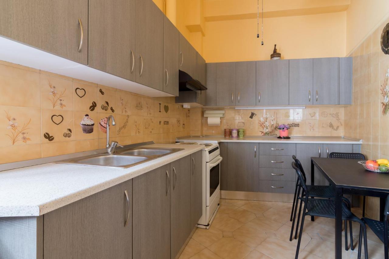 Delightful 2 Bedroom Flat Next To Mikrolimano Pireu Exterior foto